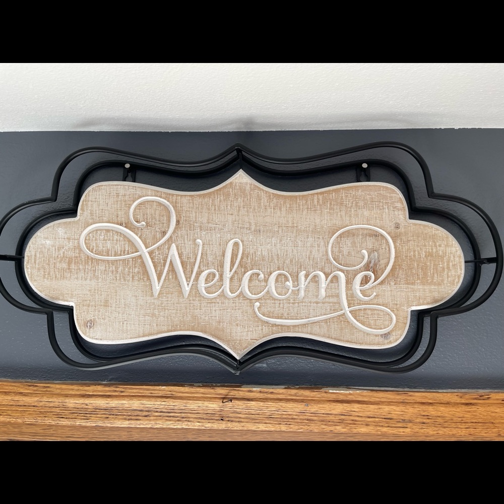 “Welcome” Wood Wall Decor